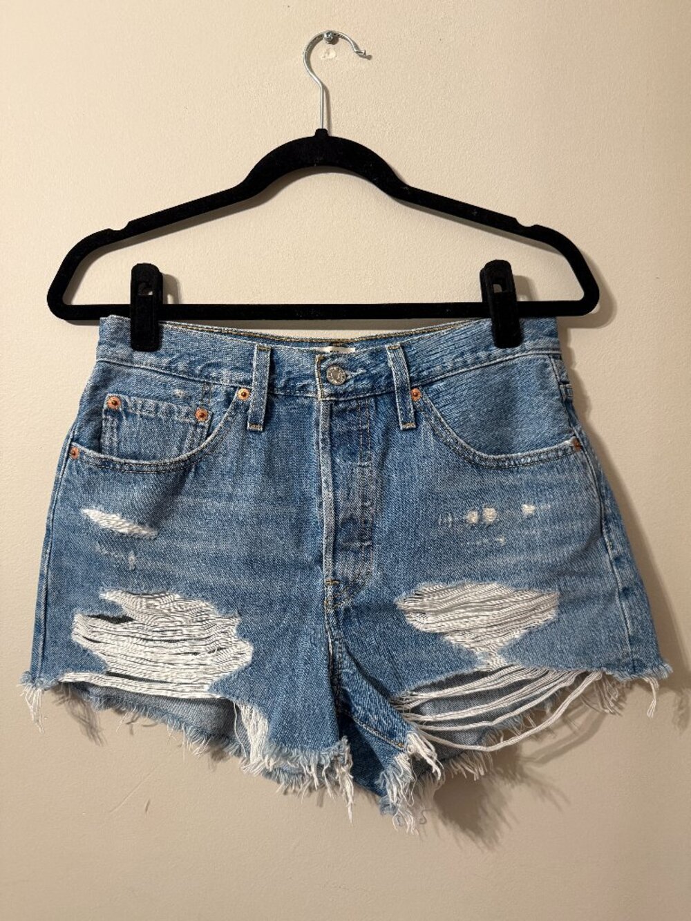 NEW UNWORN Levi’s 501 Original High Rise Distressed Denim Cutoff Shorts W28
